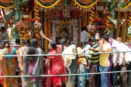 information on history of indian women hinduism young womens goes to the temple every Friday